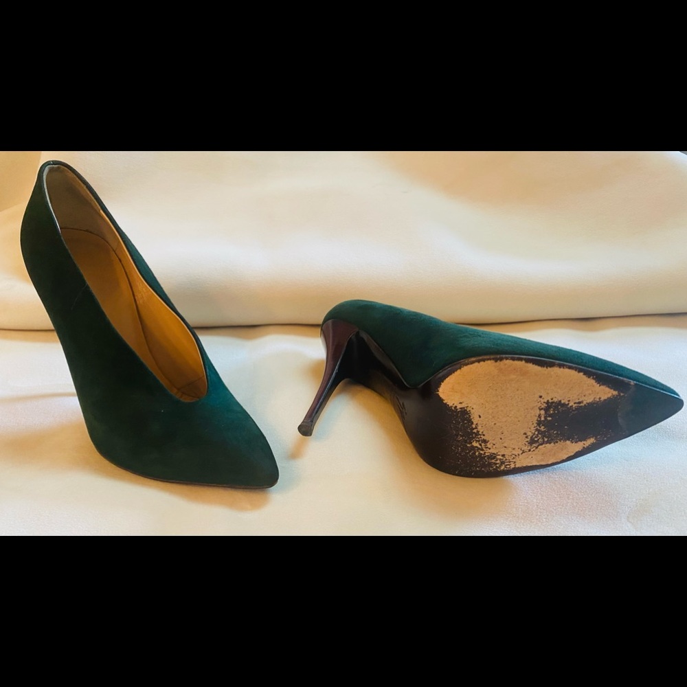 Women's beautiful green suede Giuseppe Zanotti pumps.Perfect for Christmas!